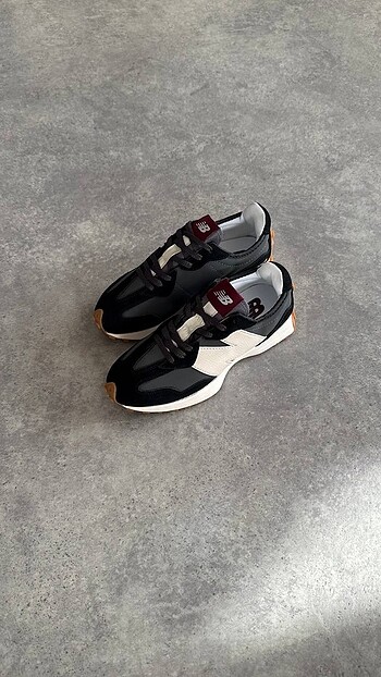 New balance 327 Black Moonbeam