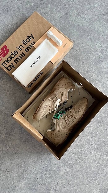 New balance & Miu Miu 530