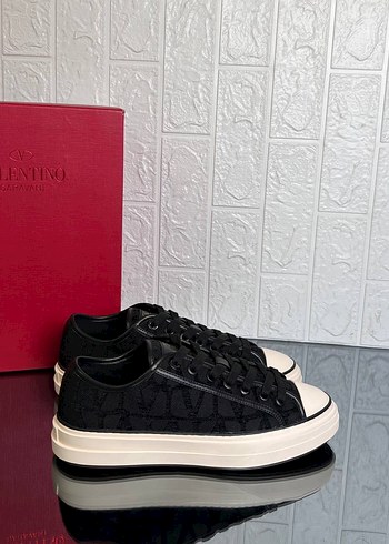 Valentino Siyah Monogramli Sneaker