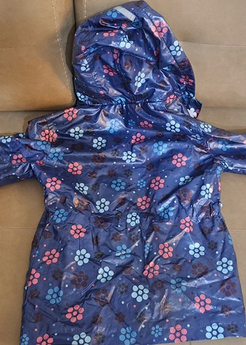 Kız Çocuk Kapüşonlu Çiçek Desenli Yağmurluk - Görsel 2