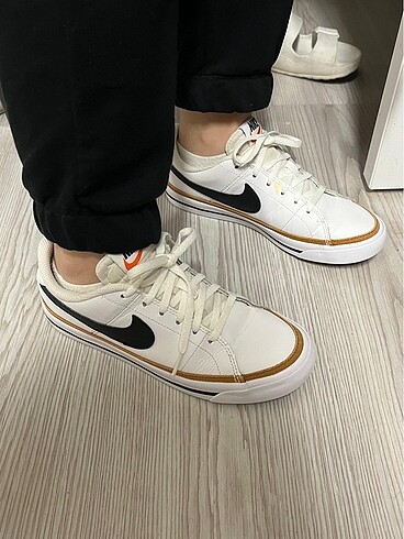 38 Beden beyaz Renk Nike sneaker spor ayakkabı ( orijinal)