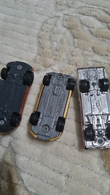  Beden Renk 6 adet hotwheels 