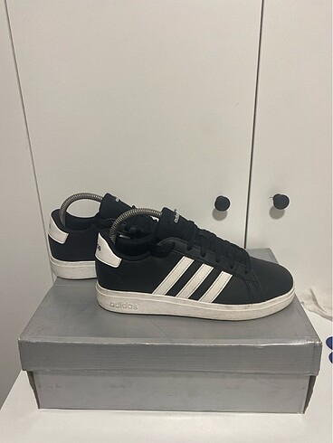 38 Beden Adidas sneaker