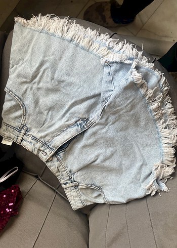 Kadın Gri Püsküllü Mini Denim Şort - Görsel 2