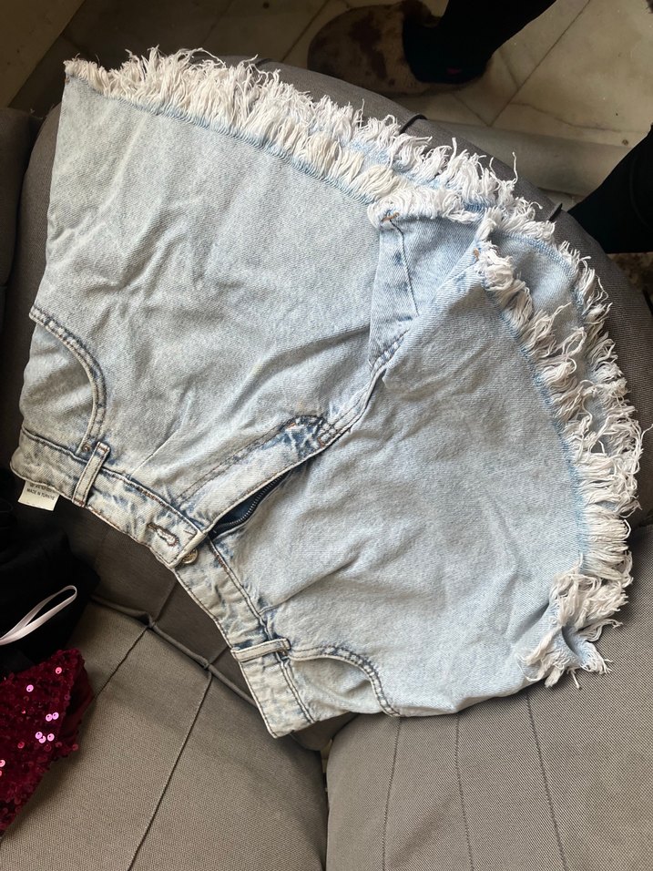 Kadın Gri Püsküllü Mini Denim Şort - Görsel 2