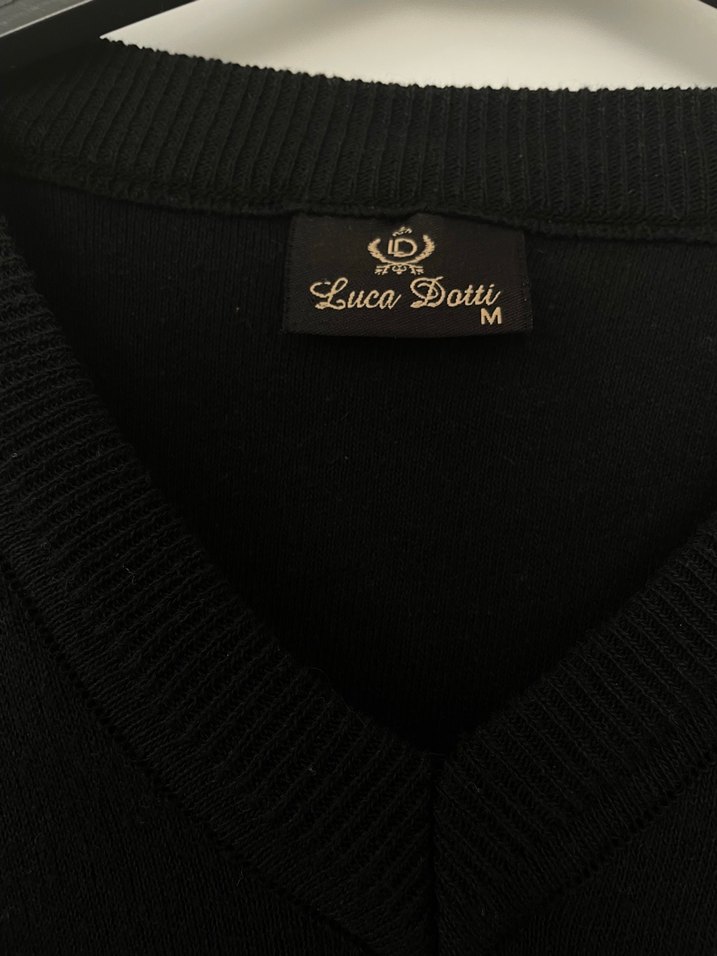 Erkek siyah v yaka süveter - Görsel 2