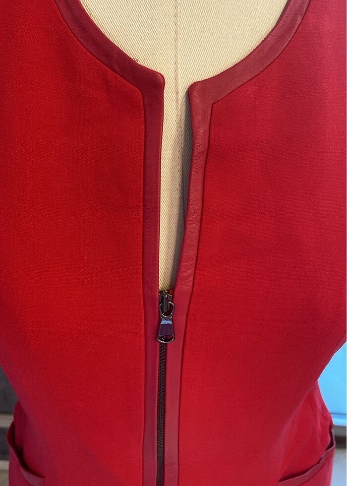 Zapa deri detaylı kırmızı elbise - Görsel 3