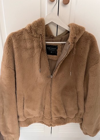 38 Beden Kadın Kapüşonlu Bej Peluş Mont