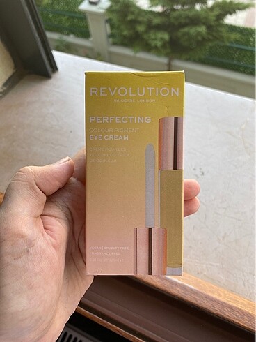 Revolution Renk Eşitleyici Göz Kremi
