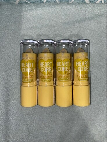  Beden Essence Heart Core Lip Balm