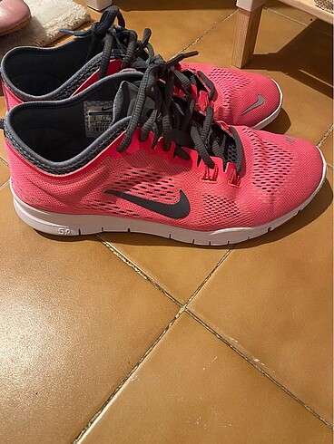 39 Beden Nike 39 numara fazlalıktan satıyorum