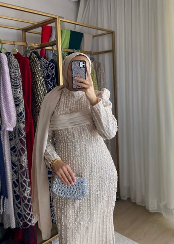 İnci İşlemeli Uzun Beyaz Abiye Elbise - Görsel 3