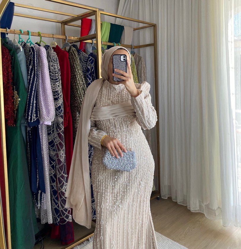 İnci İşlemeli Uzun Beyaz Abiye Elbise - Görsel 2