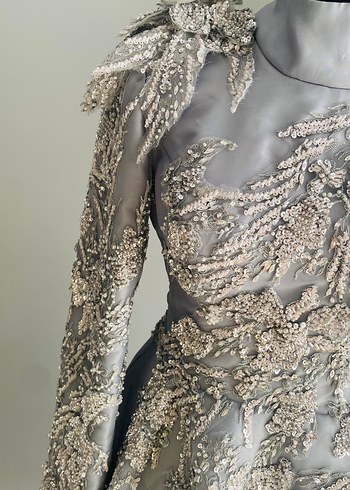 Drapeli İşlemeli Gri Uzun Abiye elbise - Görsel 4