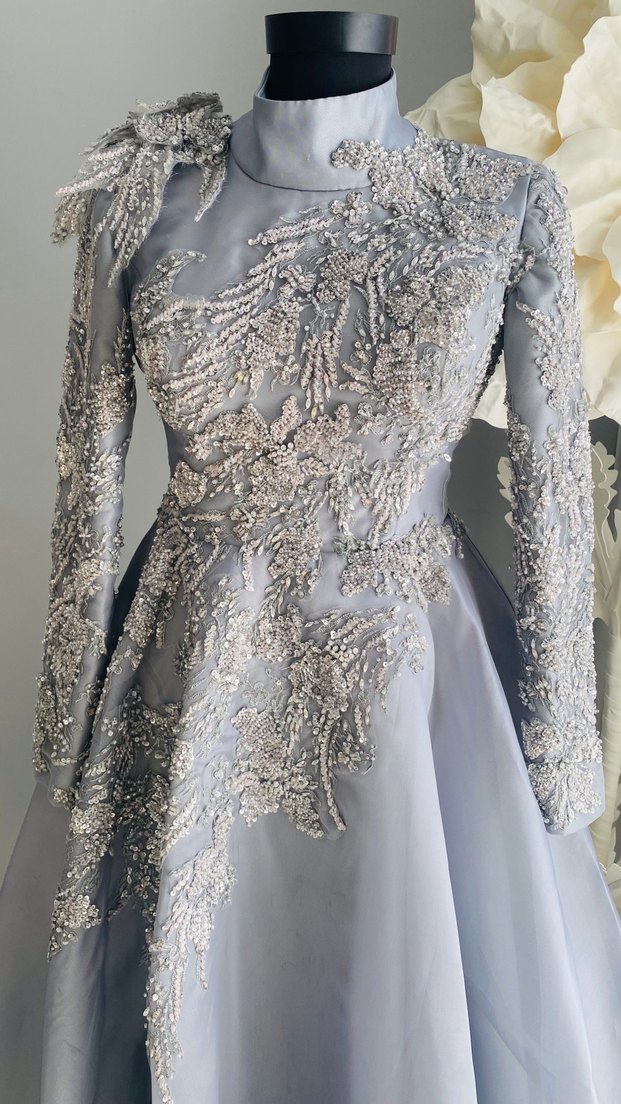 Drapeli İşlemeli Gri Uzun Abiye elbise - Görsel 3