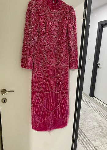 Uzun Kollu Boncuk İşlemeli Pembe Elbise - Görsel 3