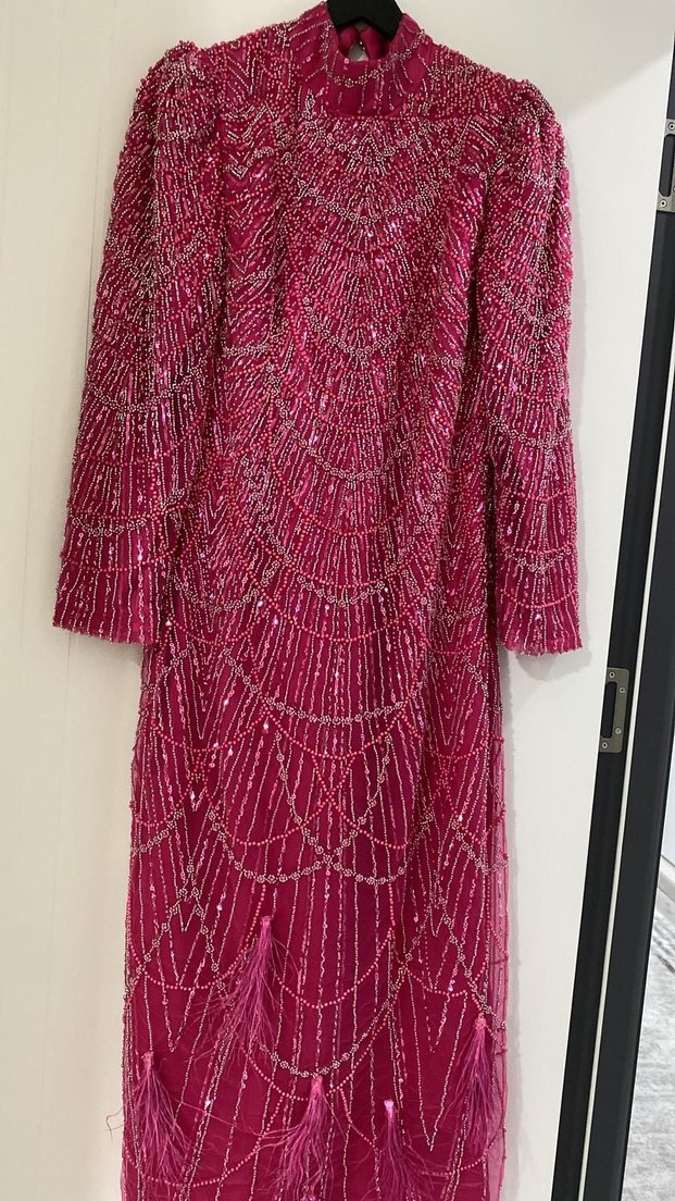 Uzun Kollu Boncuk İşlemeli Pembe Elbise - Görsel 4