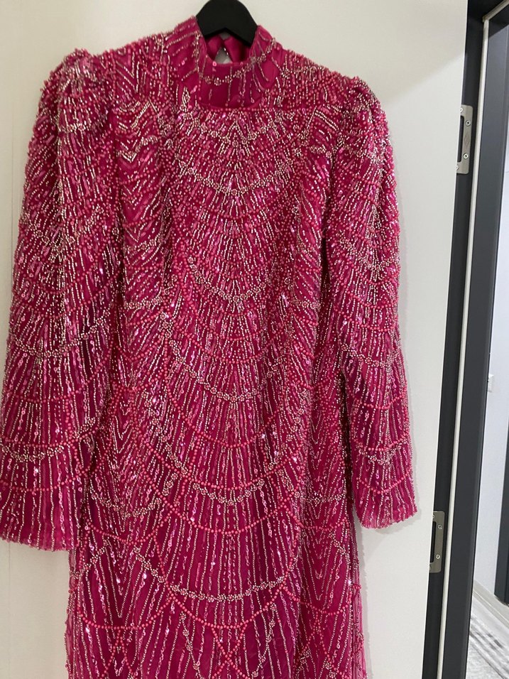 Uzun Kollu Boncuk İşlemeli Pembe Elbise - Görsel 2