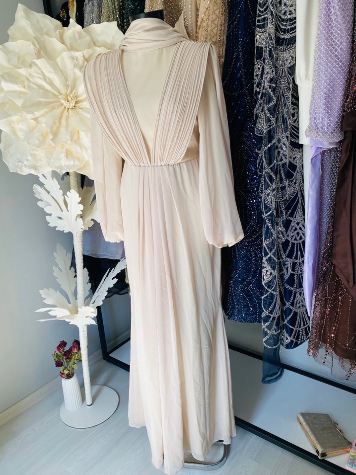 Bej Uzun Kollu V Yaka Kadın Abiye Elbise - Görsel 4