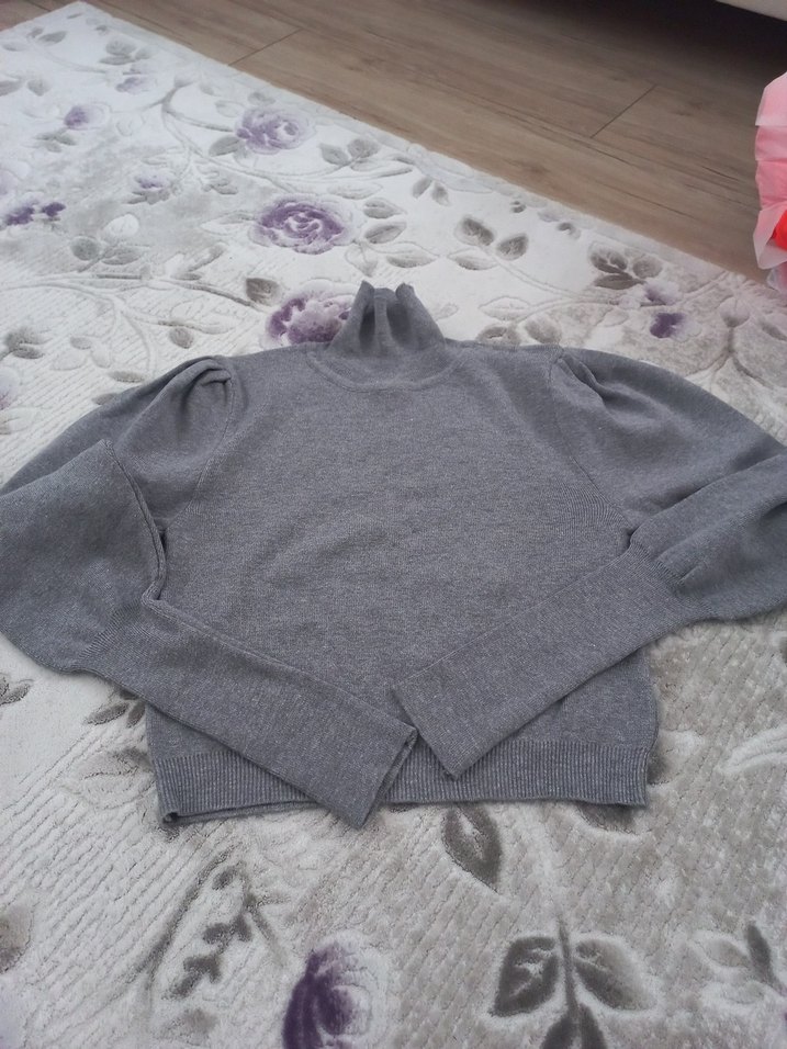 Kadın Gri Boğazlı Kısa Örgü Kazak - Görsel 3