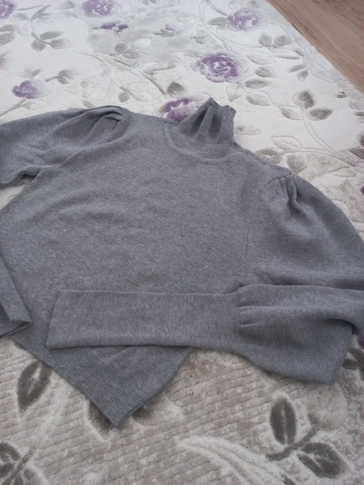 Kadın Gri Boğazlı Kısa Örgü Kazak - Görsel 5