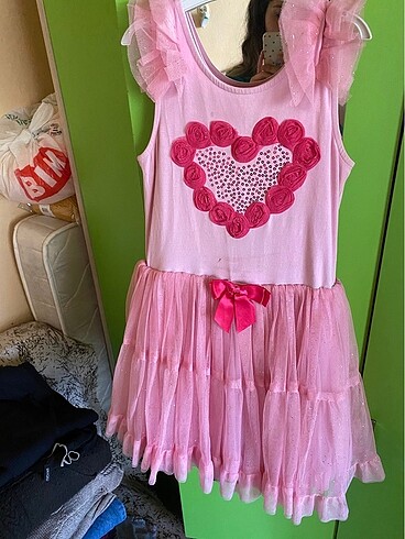 Pembe elbise
