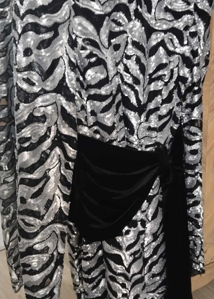 Raisa Vanessa Gümüş rengi Abiye - Görsel 2