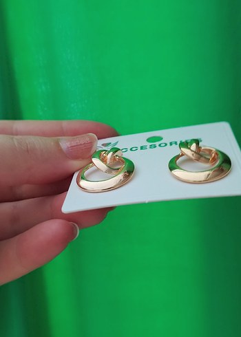 Altın Renkli Mini Tokalı Küpe - Görsel 3