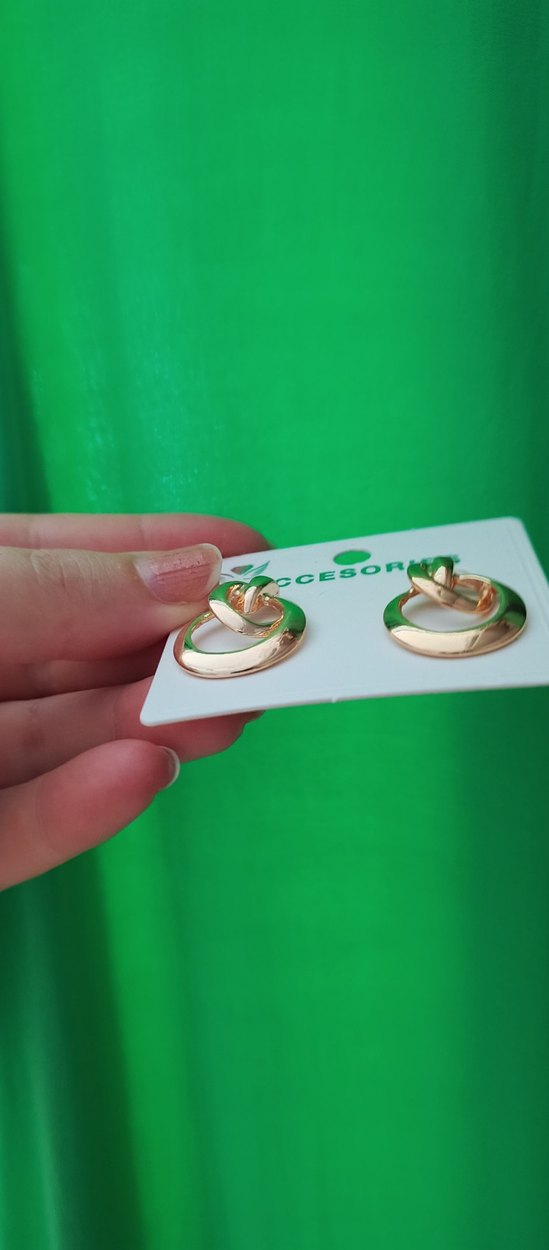 Altın Renkli Mini Tokalı Küpe - Görsel 3