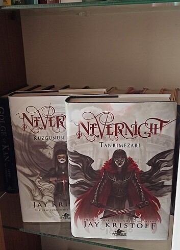 Nevernight seri