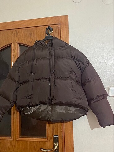 Bershka model mont