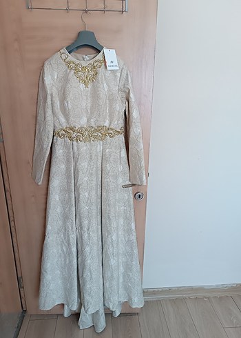 Nakışlı Uzun Kollu Beyaz Dantel Elbise