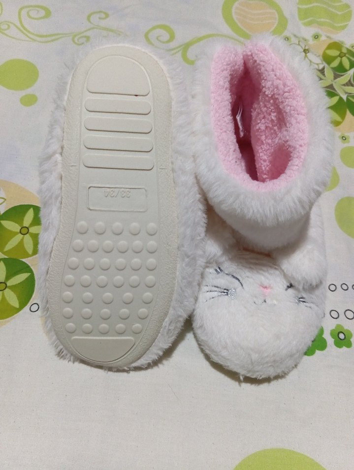 Nakışlı Beyaz Kız Çocuk Ev Terliği - Görsel 2