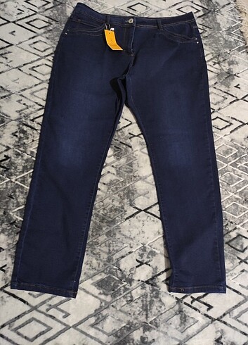 Yüksek bel likralı Jean pantolon