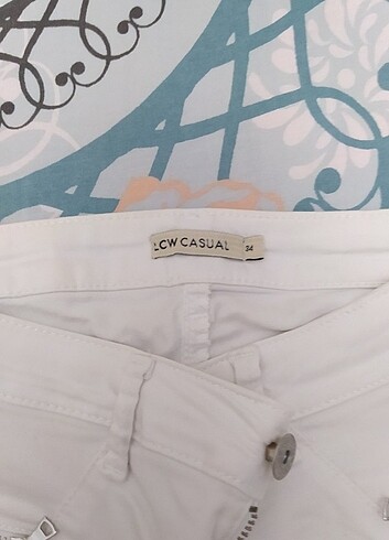 LC Waikiki Beyaz pantolon 