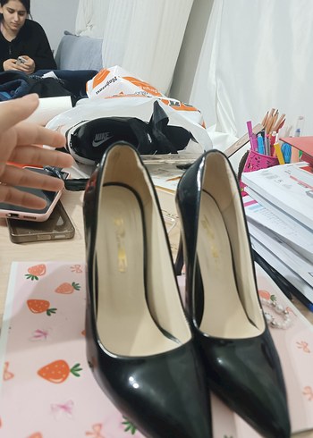 Klasik Siyah Stiletto - Görsel 2