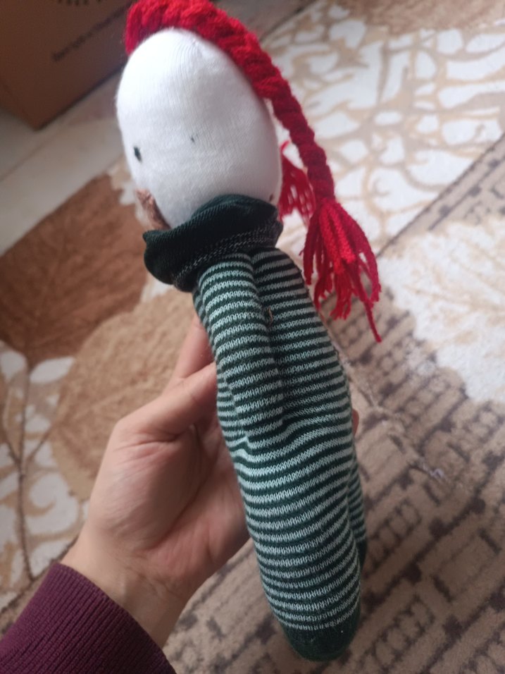 Kırmızı saçlı çizgili tulumlu oyuncak bebek el yapımı - Görsel 3