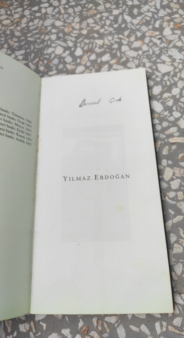 Kayıp Kentin Yakışıklısı - Yılmaz Erdoğan - Görsel 4