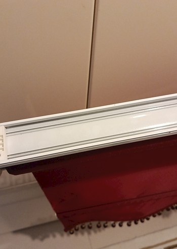 Koyu kırmızı boncuklu stor perde - Görsel 4