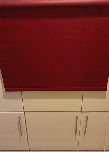 Koyu kırmızı boncuklu stor perde - Görsel 5