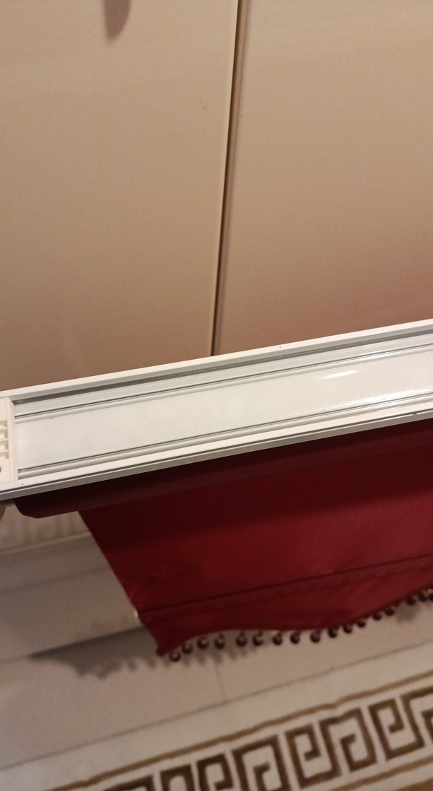 Koyu kırmızı boncuklu stor perde - Görsel 4