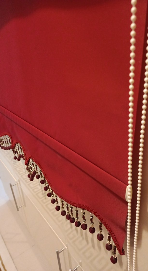 Koyu kırmızı boncuklu stor perde - Görsel 3