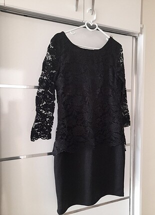 m Beden siyah Renk Siyah,üst dantel elbise,small ve medium uygun,mystral marka
