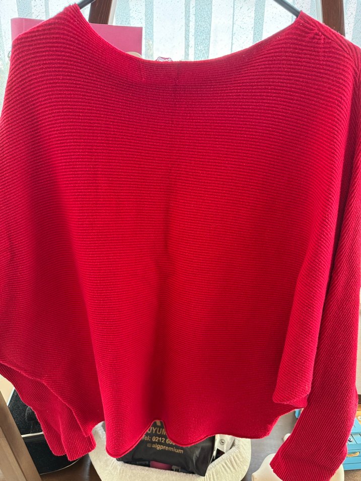 Kırmızı V Yaka Örgü Kadın Kazak - Görsel 2