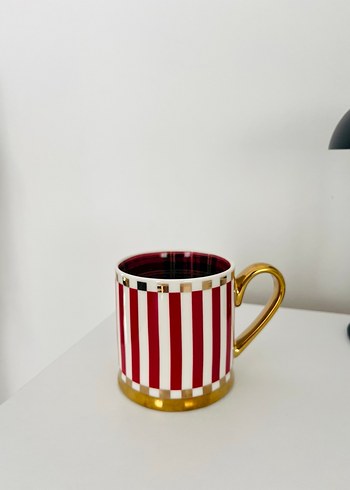 Karaca Yılbaşı Kırmızı Çizgili Altın Detaylı Kupa - Görsel 4