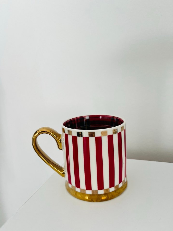 Karaca Yılbaşı Kırmızı Çizgili Altın Detaylı Kupa - Görsel 2