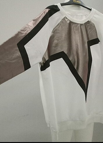 Sweatshirt tarz bir ürün 