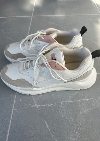 Beyaz Bağcıklı Kadın Spor Ayakkabı - Görsel 2