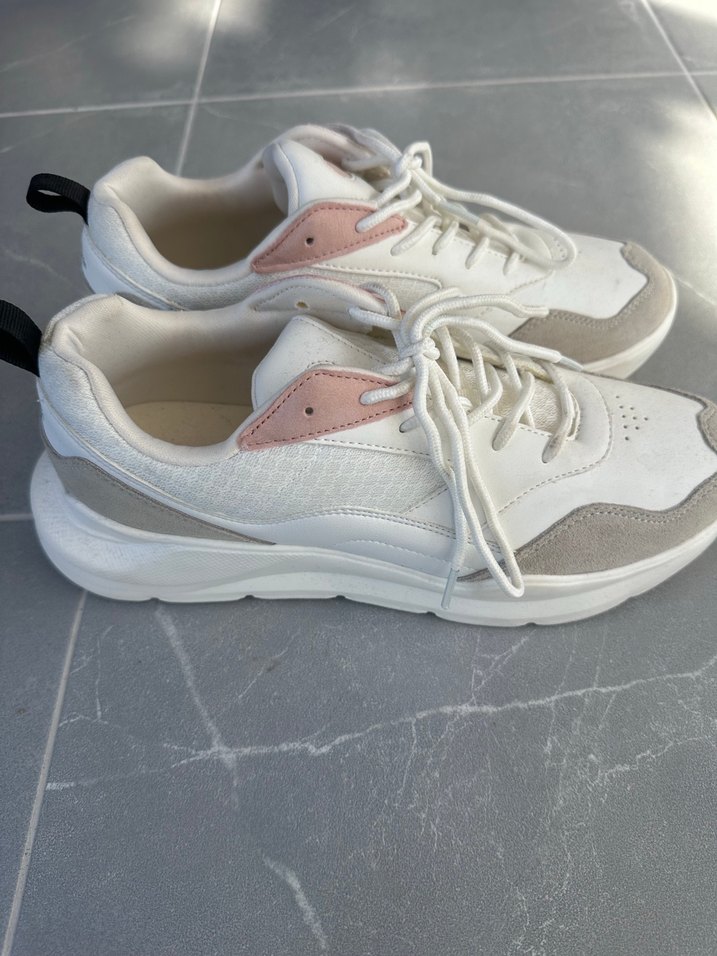 Beyaz Bağcıklı Kadın Spor Ayakkabı - Görsel 4