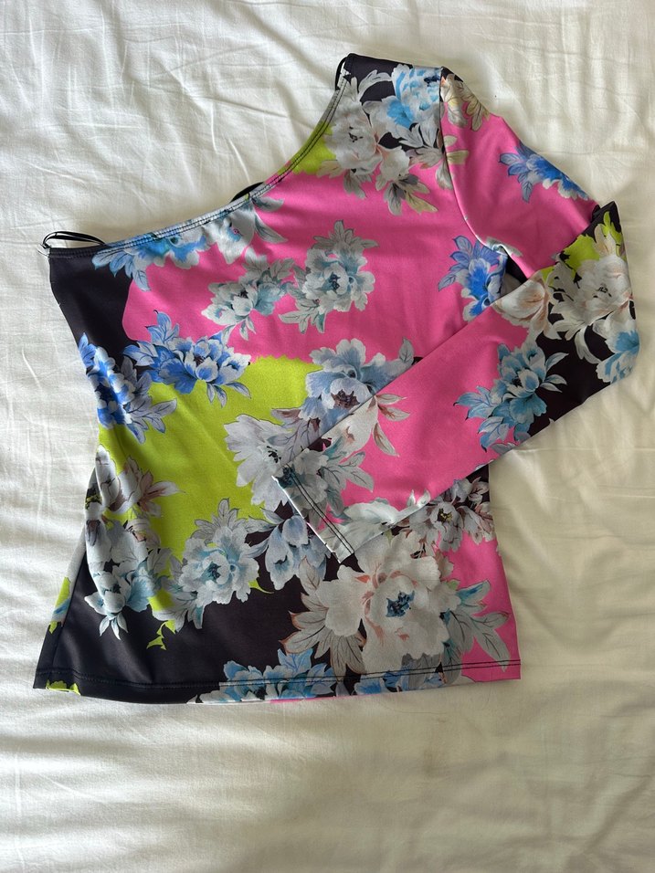 Drapeli Çiçek Desenli Mini Bluz ve şort - Görsel 2